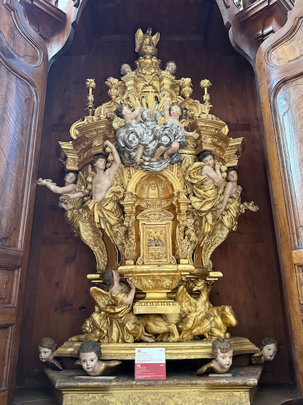 Urna del monumento del Jueves Santo de la Parroquia de las Santas Justa y Rufina de Orihuela